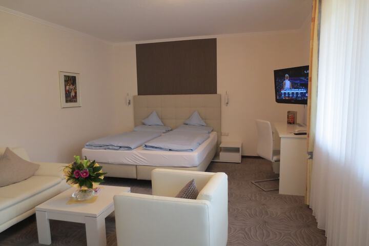 Room 6 of 43