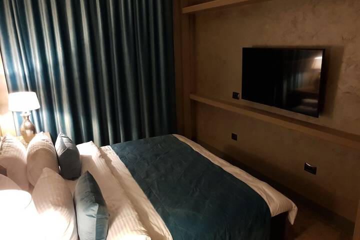 Room 28 of 80