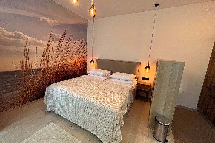 Room 14 of 83