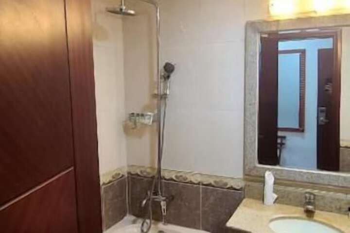 Room 53 of 108