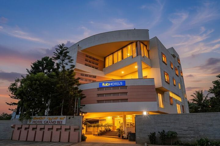 Fabhotel Jk Grand