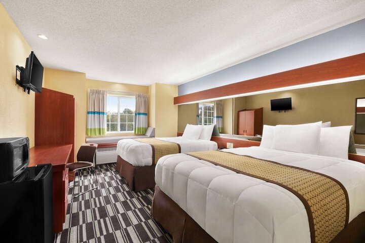 Room 12 of 28