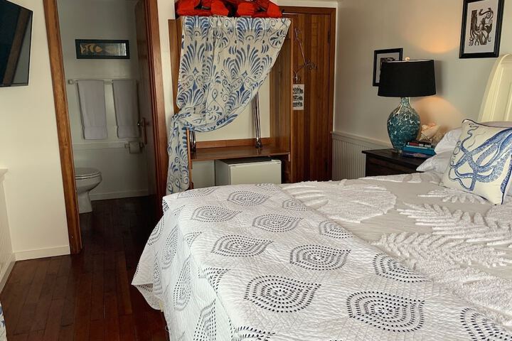 Room 33 of 83