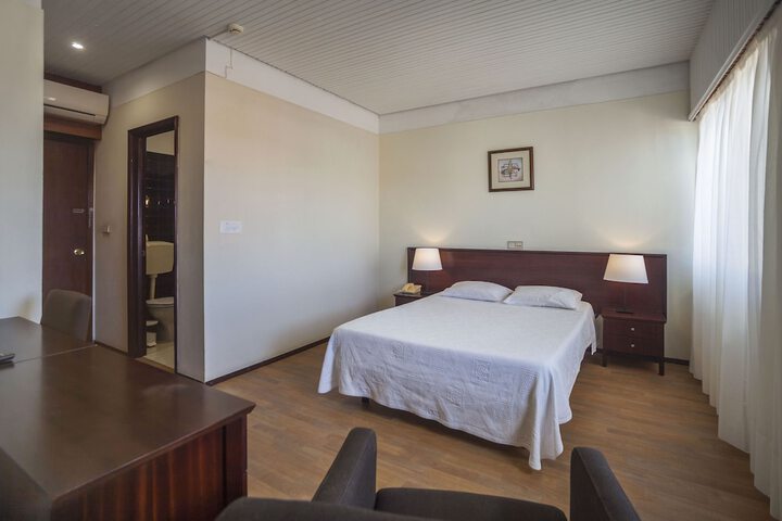 Room 14 of 87