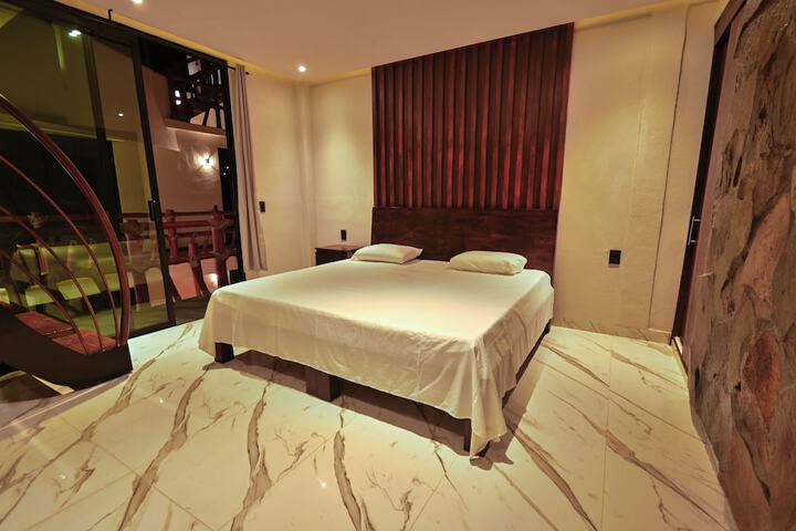 Room 9 of 18