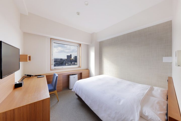 Room 13 of 28
