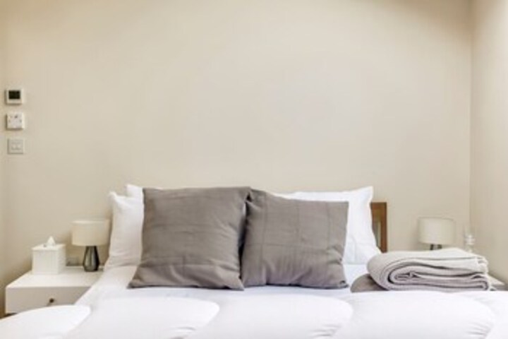 Room 10 of 29