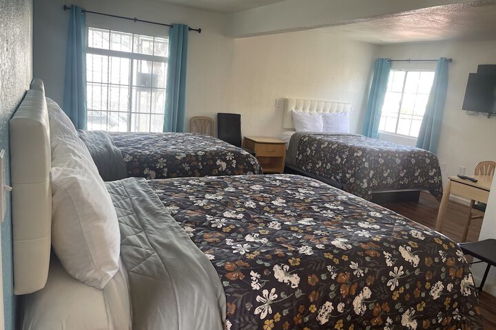 Room 6 of 18