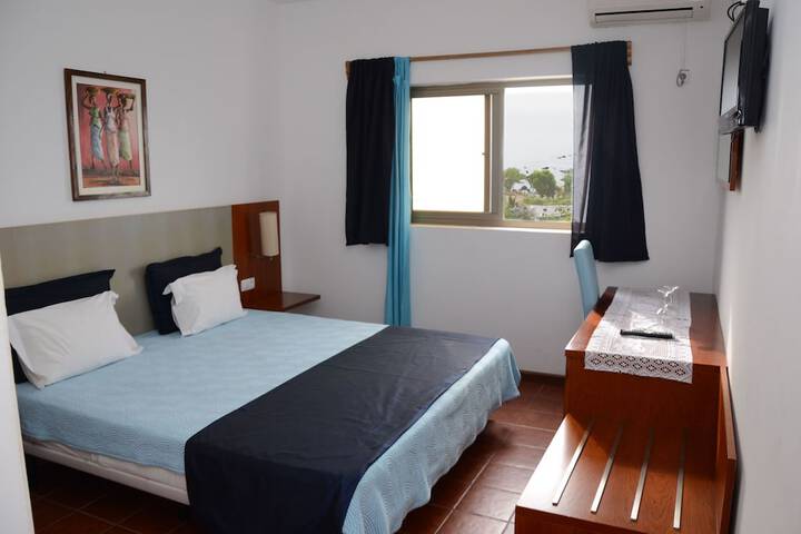 Room 7 of 33