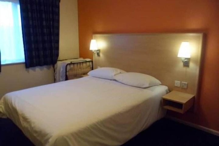 Room 9 of 30