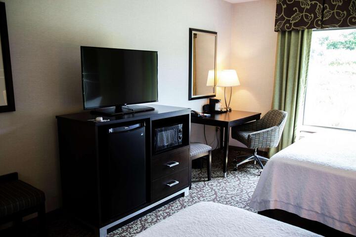 2 Queen Beds (18 of 25)