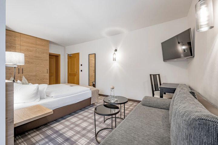Room 15 of 180