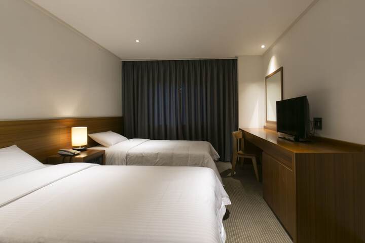 Room 9 of 78