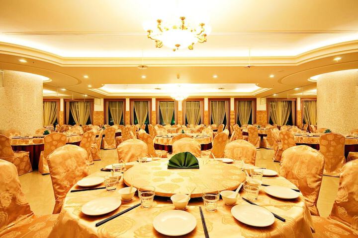 Ballroom/Hall 24 of 28