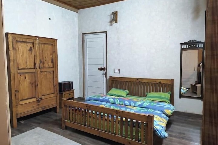 Room 8 of 20