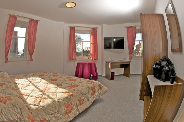 Room 5 of 43