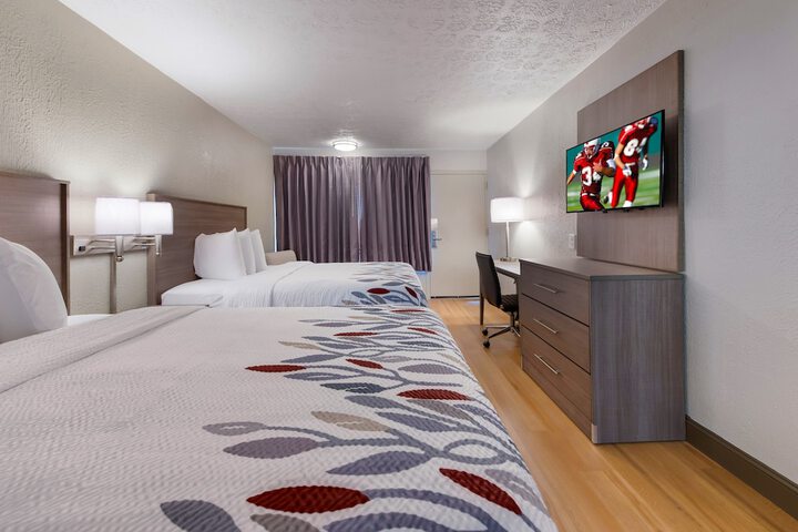 2 Queen Beds (1 of 9)