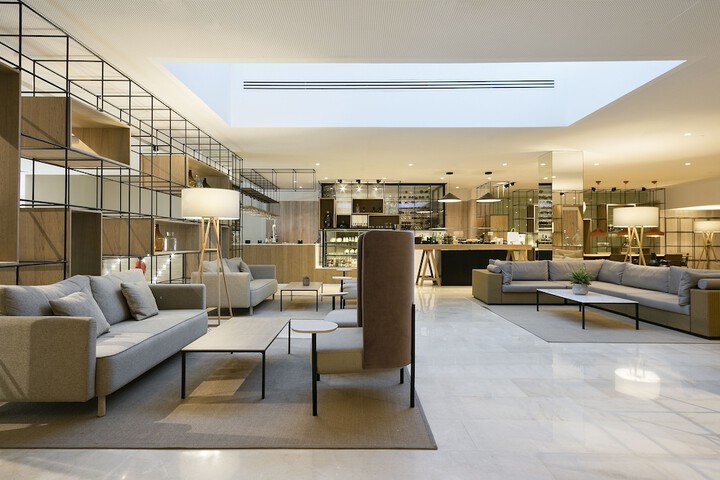 Lounge 64 of 72