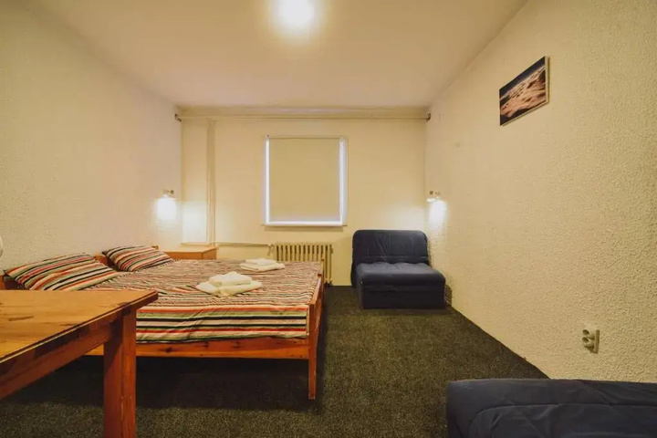 Room 5 of 8