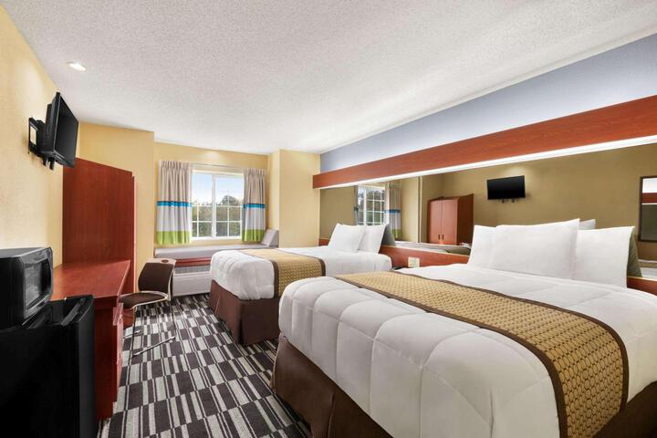 1 Queen Bed (19 of 25)