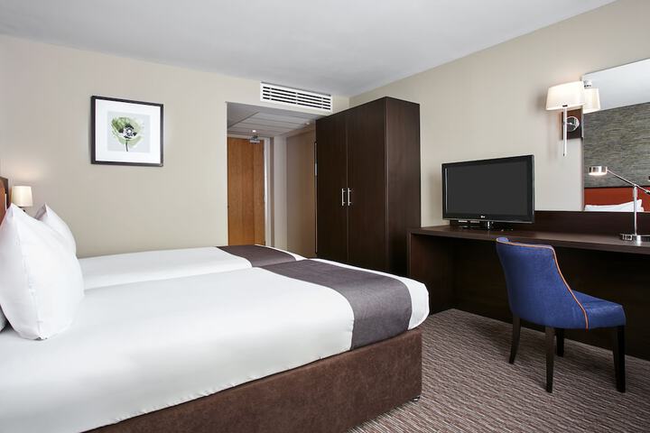 Room 12 of 66