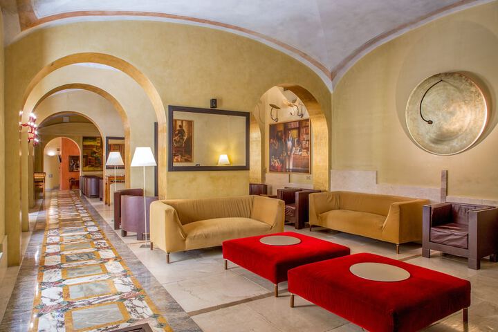 Guest Lobby