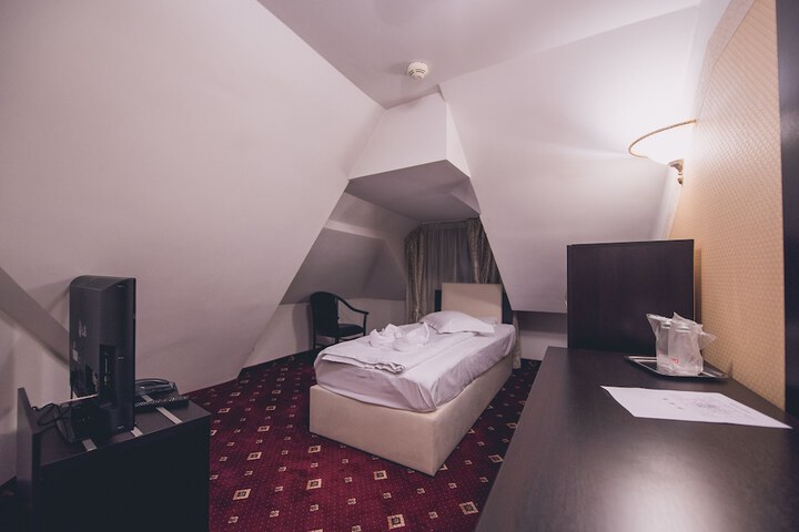Room 9 of 66