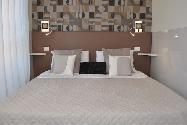 Room 4 of 64