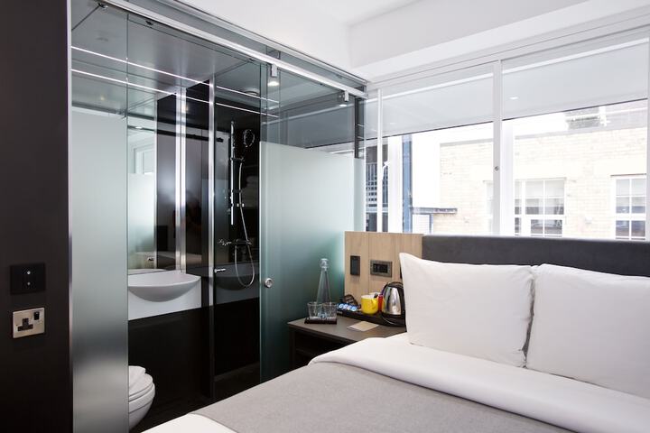 Room 8 of 43