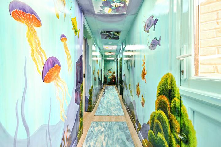Ballroom/Hall 76 of 79