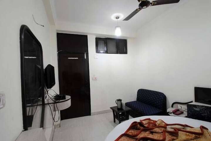 Room 7 of 11