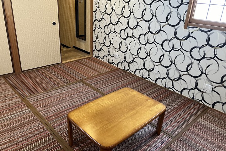 Room 5 of 12