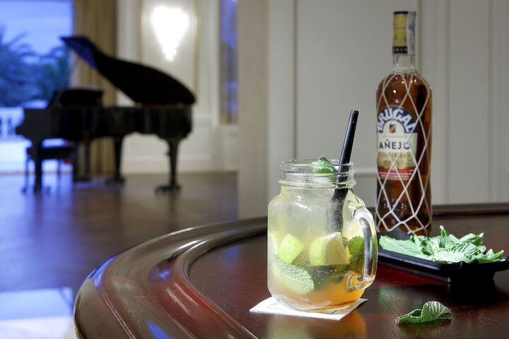 Lounge 87 of 130