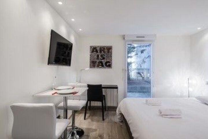 Room 7 of 18