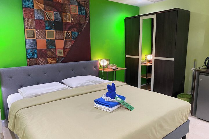 Room 25 of 77