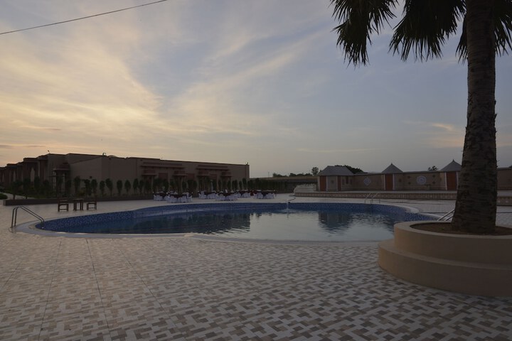 Pool 39 of 83