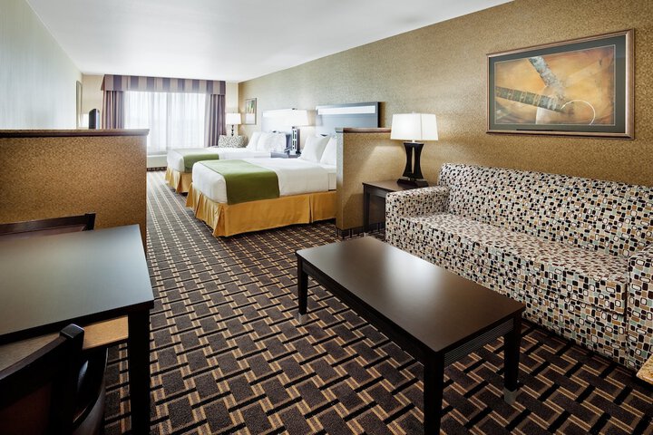 2 Queen Beds (6 of 6)