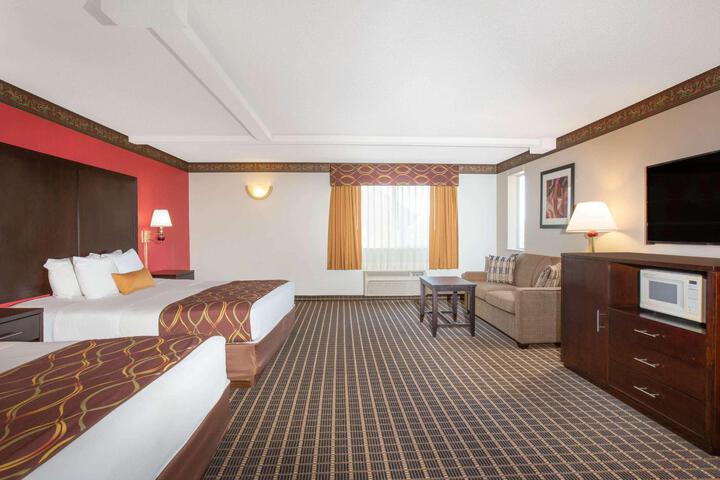 1 King Bed (2 of 10)