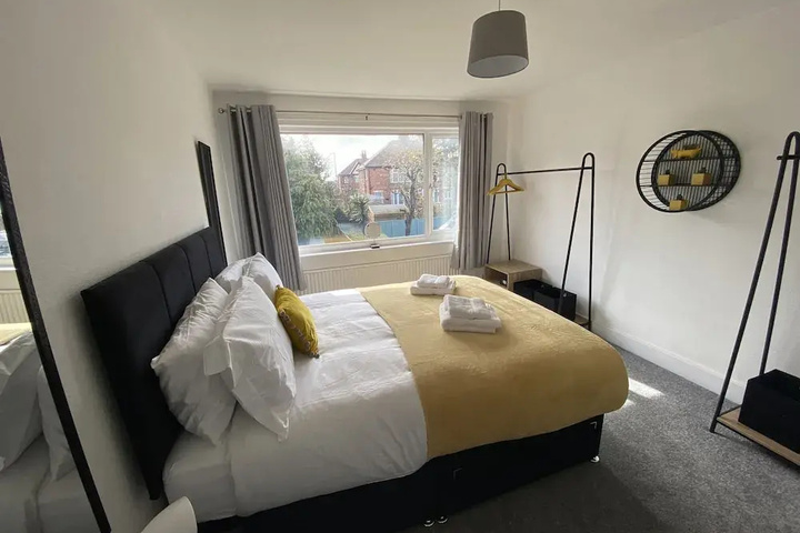 Room 4 of 17