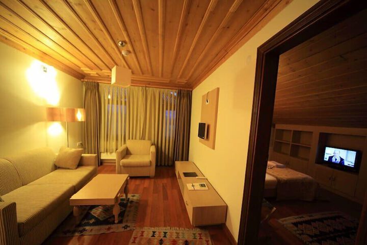 Room 14 of 83