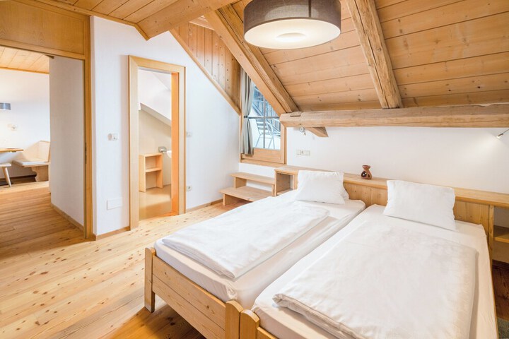 Room 10 of 47