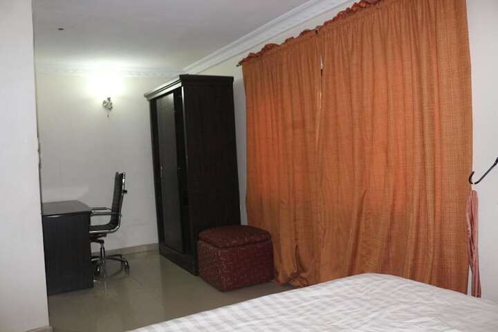 Room 9 of 18