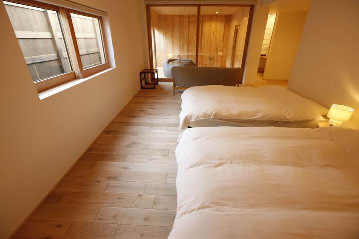 Room 9 of 83