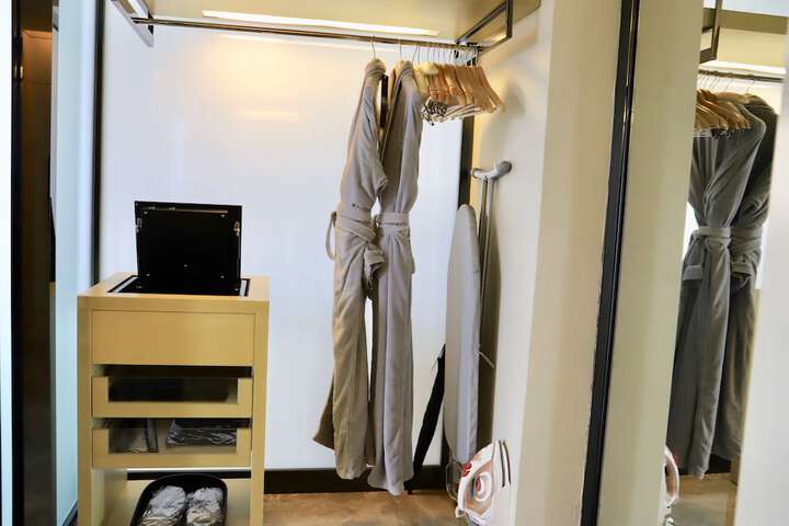Room 49 of 110