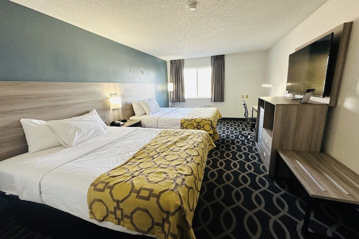 2 Queen Beds (1 of 11)