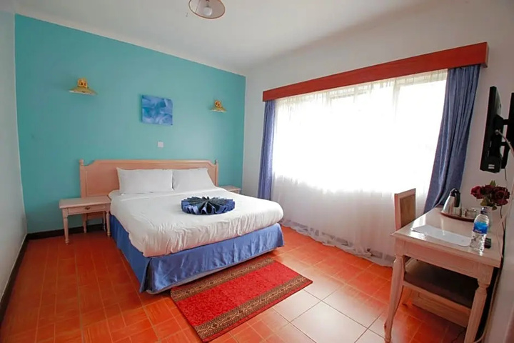 Room 4 of 10
