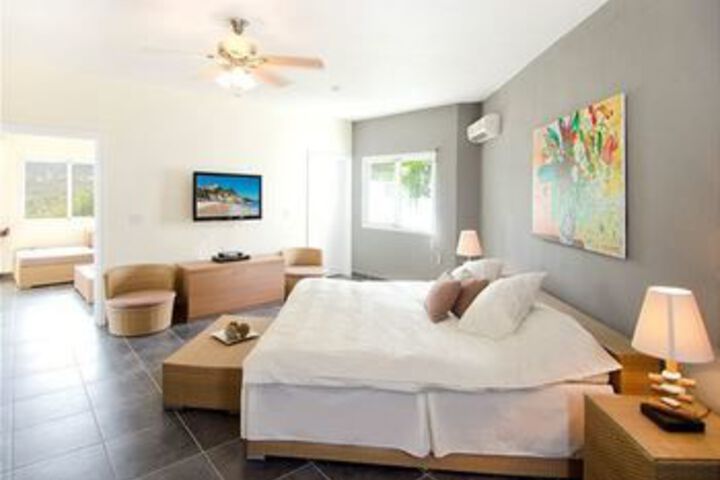 Room 9 of 25
