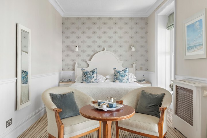 Room 45 of 240