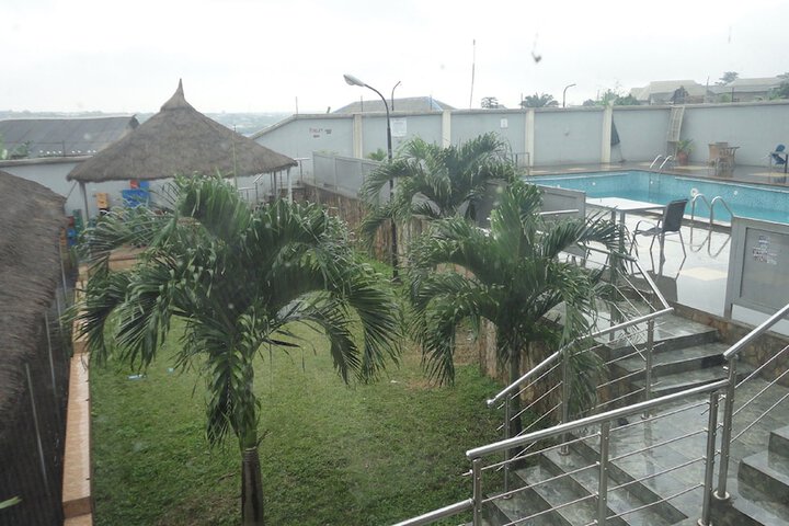 Hotel Exterior 2 of 13