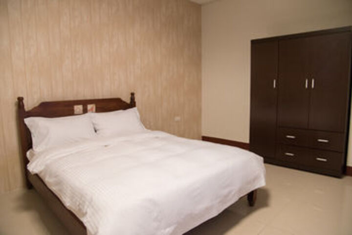 Room 9 of 24